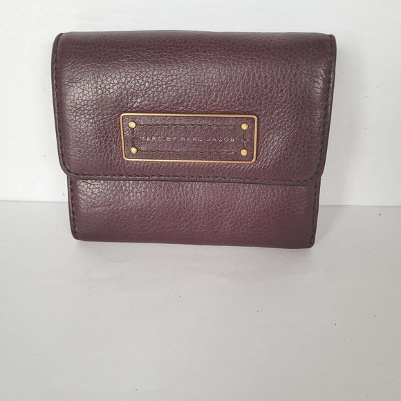 MARC JACOBS Logo Medium Trifold Wallet Compact Solid Purple Leather 3in1 - Picture 1 of 12